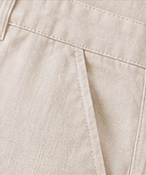 Bermuda Linho Resort na cor off-white, detalhe do bolso