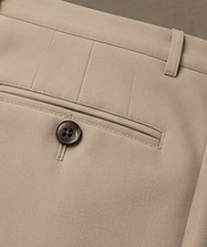 Calça Alfaiataria Flex na cor bege, detalhe do bolso
