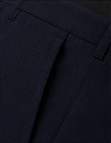 Calça Alfaiataria Flex na cor marinho, detalhe do bolso
