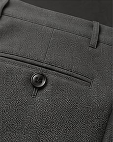 Calça Alfaiataria Signature na cor cinza médio, detalhe do bolso