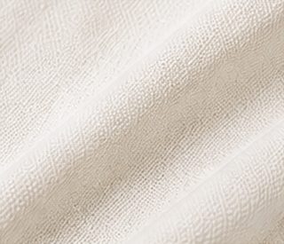 Camisa Linho Resort na cor off-white, detalhe do tecido