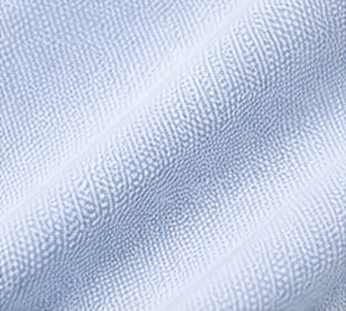 Camisa Oxford Essencial na cor azul claro, detalhe do tecido