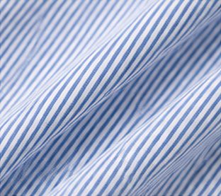 Camisa Oxford Essencial na cor listrado azul, detalhe do tecido