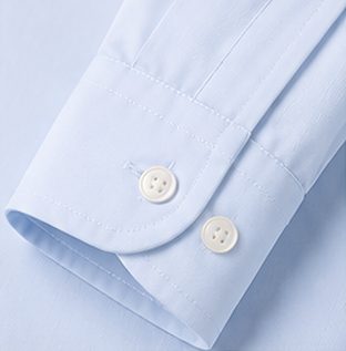 Camisa Social Easy Care na cor azul céu, detalhe do punho