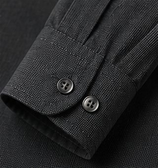 Camisa Textura Signature na cor chumbo, detalhe do punho