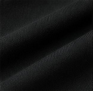 Camiseta Pima Essencial na cor preto, detalhe do tecido