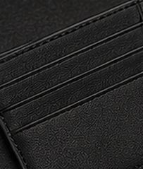Carteira Slim Couro na cor preto, detalhe: outro