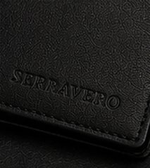 Carteira Slim Couro na cor preto, detalhe: outro