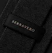 Gravata Seda Texturizada na cor preto, detalhe: outro