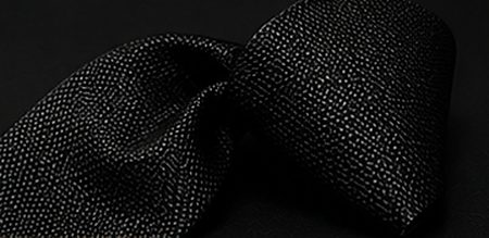 Gravata Seda Texturizada na cor preto, detalhe: outro