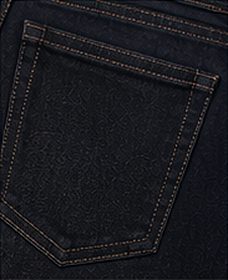 Jeans Dark Premium na cor índigo escuro, detalhe do bolso