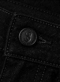 Jeans Dark Premium na cor preto, detalhe do botão