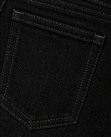 Jeans Dark Premium na cor preto, detalhe do bolso