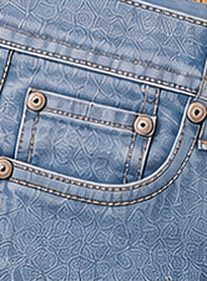 Jeans Vintage Clean na cor azul claro, detalhe do bolso