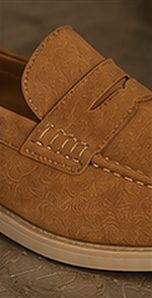 Mocassim Camurça Resort na cor caramelo, detalhe: outro
