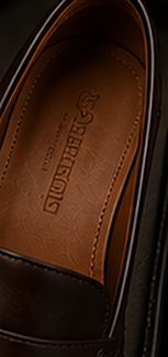 Mocassim Couro Clássico na cor café, detalhe: outro