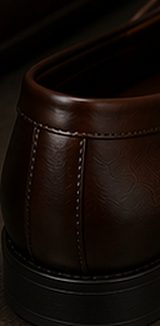 Mocassim Couro Clássico na cor café, detalhe: outro
