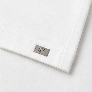 Polo Piquet Essencial na cor branco, detalhe: outro