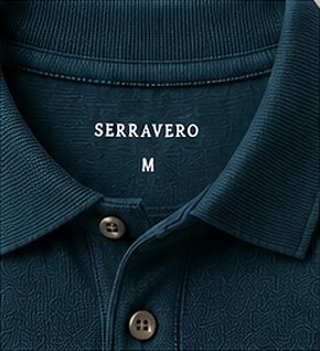 Polo Tricot Signature na cor azul petróleo, detalhe da gola