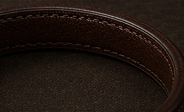 Pulseira Couro Minimal na cor café, detalhe: outro