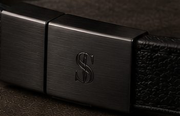 Pulseira Couro Minimal na cor preto, detalhe: outro