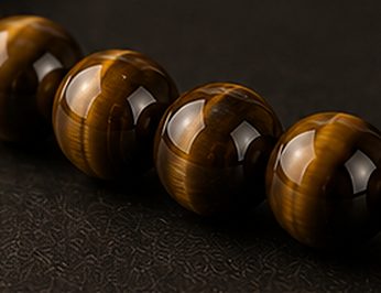 Pulseira Pedra Natural na cor olho-de-tigre, detalhe do tecido