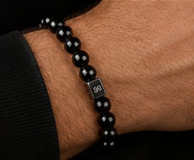 Pulseira Pedra Natural na cor ônix, detalhe: outro