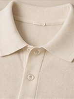 Tricô Gola Polo na cor off-white, detalhe da gola