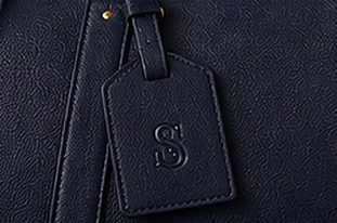 Weekender Signature na cor marinho, detalhe: outro