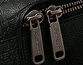 Weekender Signature na cor verde floresta, detalhe: outro